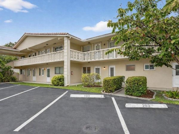 2115 NE 42nd Court, Unit 103, Lighthouse Point, FL 33064