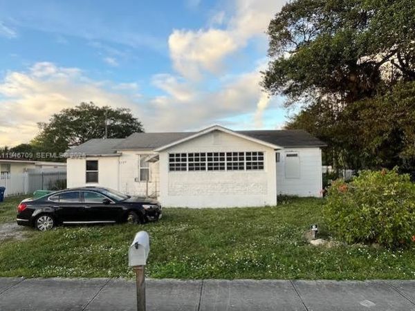 1129 NW 105th St, Miami, FL 33150
