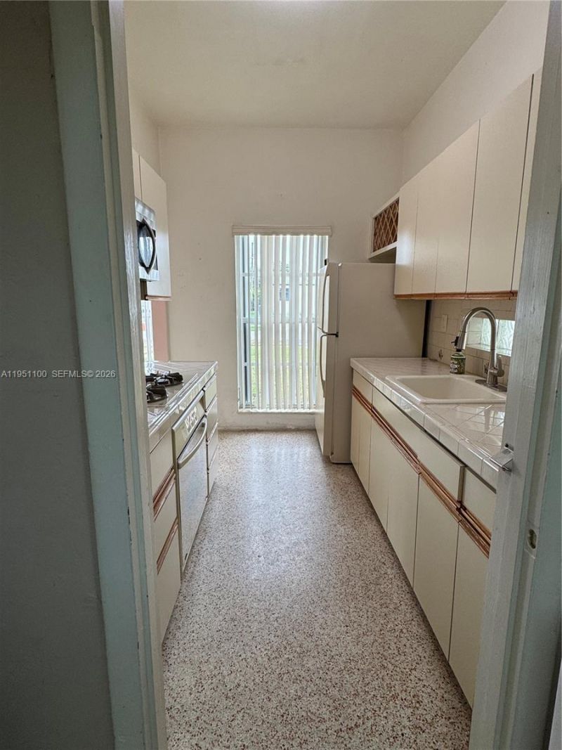 8431 SW 27th Ter, Miami, FL 33155 Photo