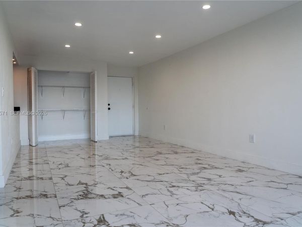 854 NW 87th Ave, Unit 405, Miami, FL 33172
