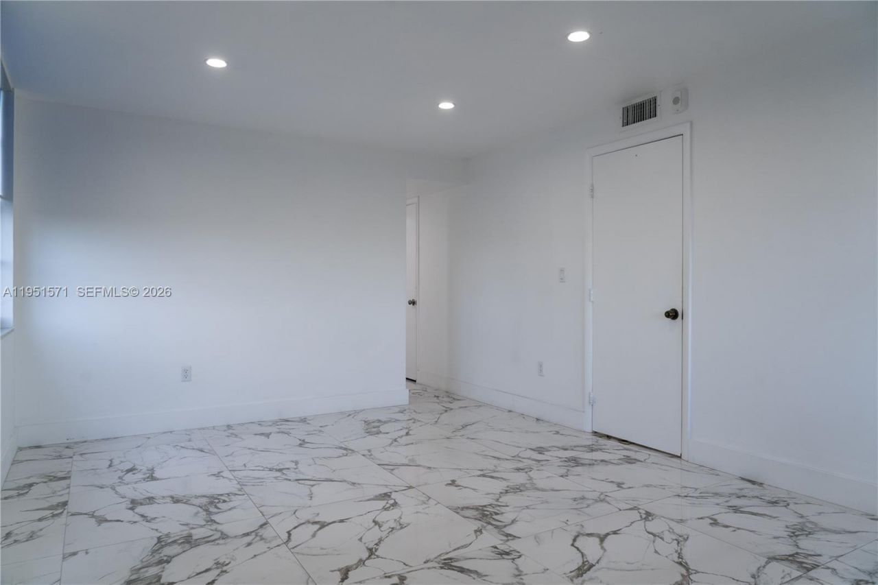 854 NW 87th Ave, Unit 405, Miami, FL 33172 Photo