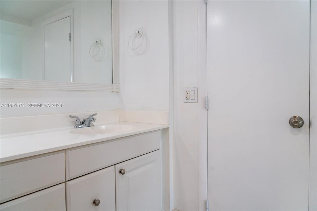 854 NW 87th Ave, Unit 405, Miami, FL 33172 Photo
