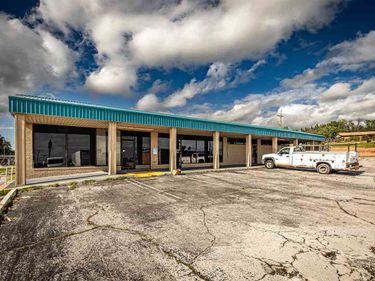 10 NW 38th St, Lawton, OK 00000