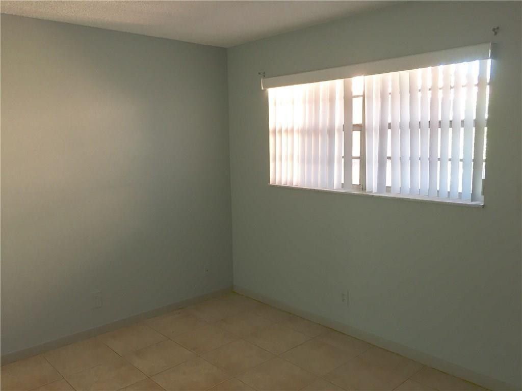 680 Tennis Club Drive, Unit 307, Fort Lauderdale, FL 33311 Photo
