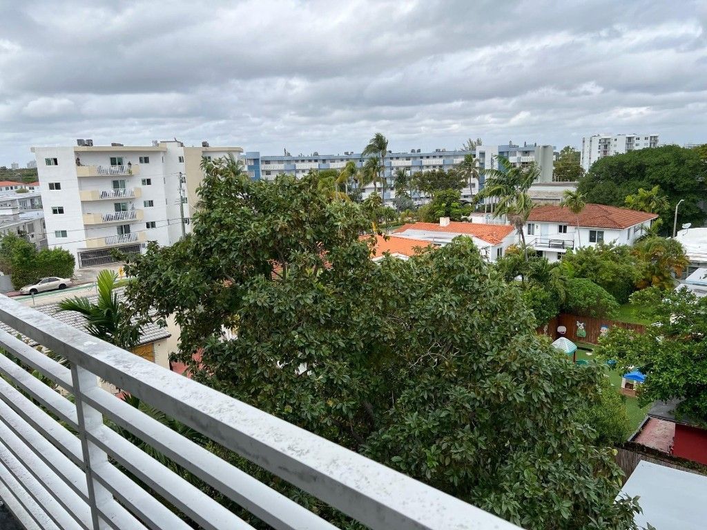 7800 Carlyle Avenue, Unit 5E, Miami Beach, FL 33141 Photo