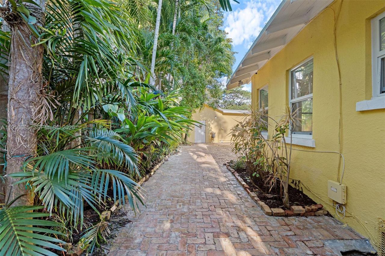 2465 Inagua Ave, Miami, FL 33133 Photo