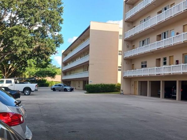 6731 Cypress Rd, Unit 310, Plantation, FL 33317