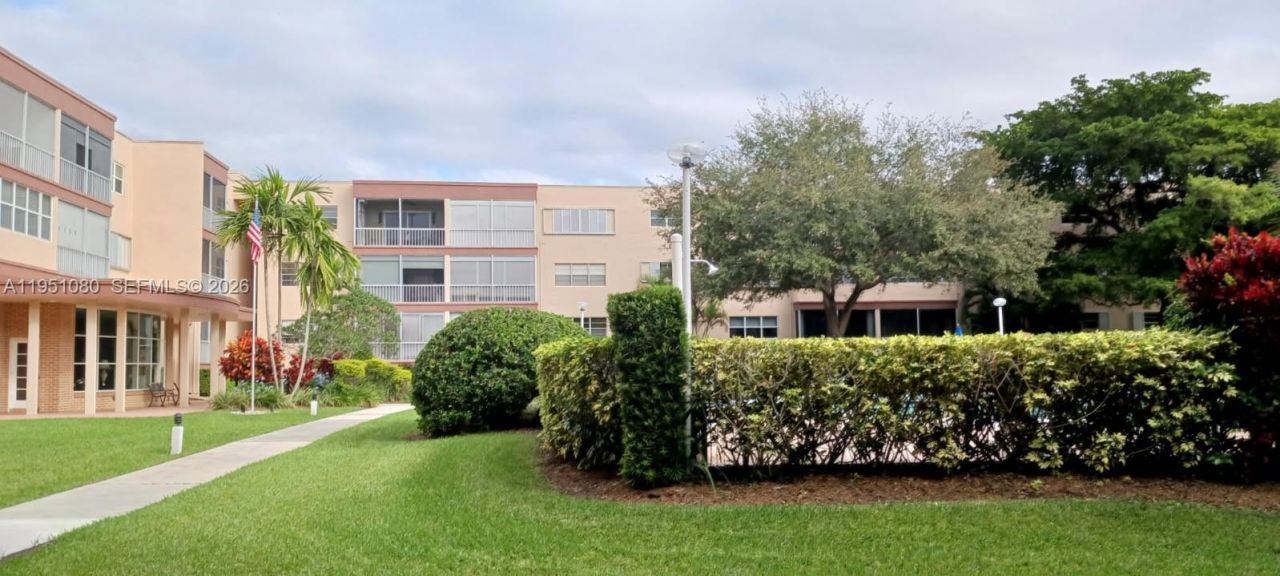 6731 Cypress Rd, Unit 310, Plantation, FL 33317 Photo