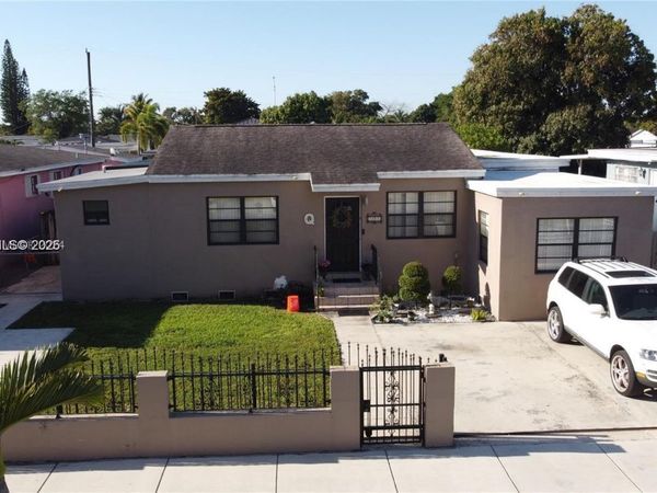 848 E 24th St , Hialeah, FL 33013