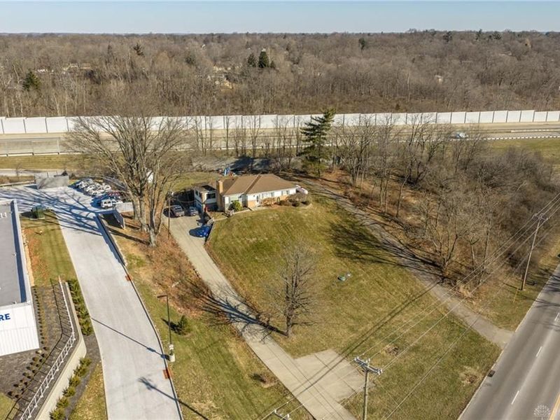 704 W Galbraith Road, Springfield Township, OH 45231 Photo 2