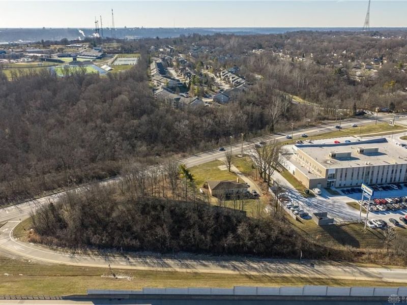 704 W Galbraith Road, Springfield Township, OH 45231 Photo 8