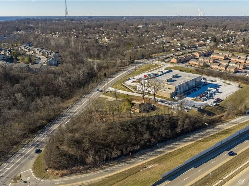 704 W Galbraith Road, Springfield Township, OH 45231 Photo 9