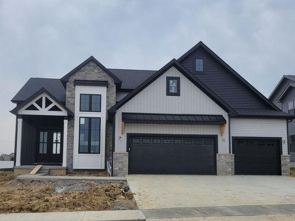 5215 Castlebar Drive, Bloomington, IL 61705