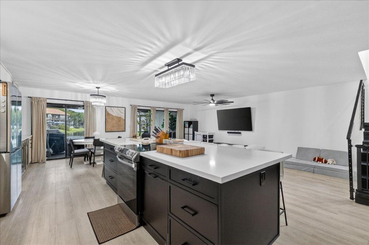 9729 N New River Canal Road, Unit 628, Plantation, FL 33324 Photo