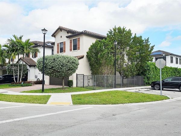 3209 W 98th Pl , Hialeah, FL 33018