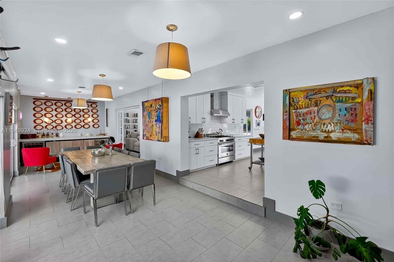 831 NE 109th St, Biscayne Park, FL 33161 Photo