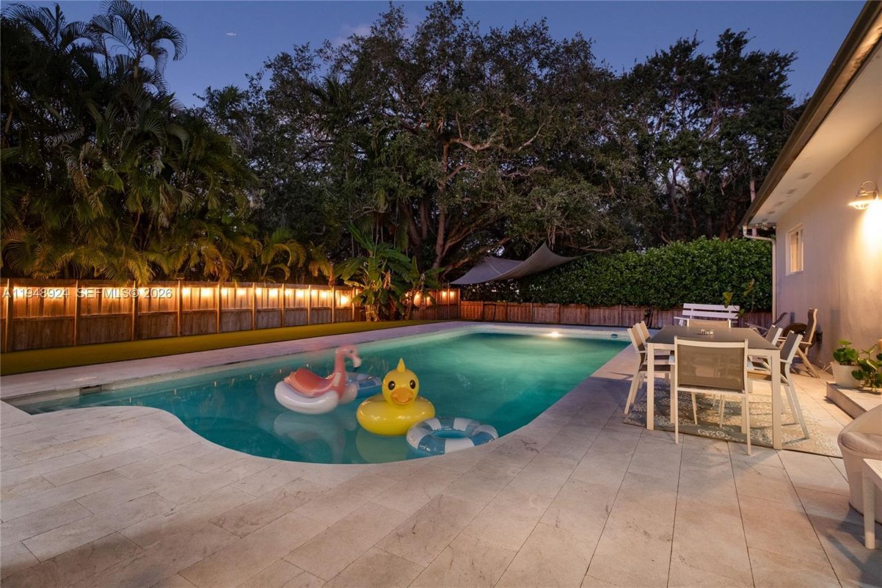 831 NE 109th St, Biscayne Park, FL 33161 Photo