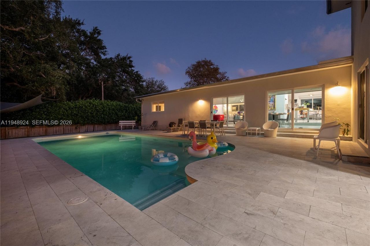 831 NE 109th St, Biscayne Park, FL 33161 Photo