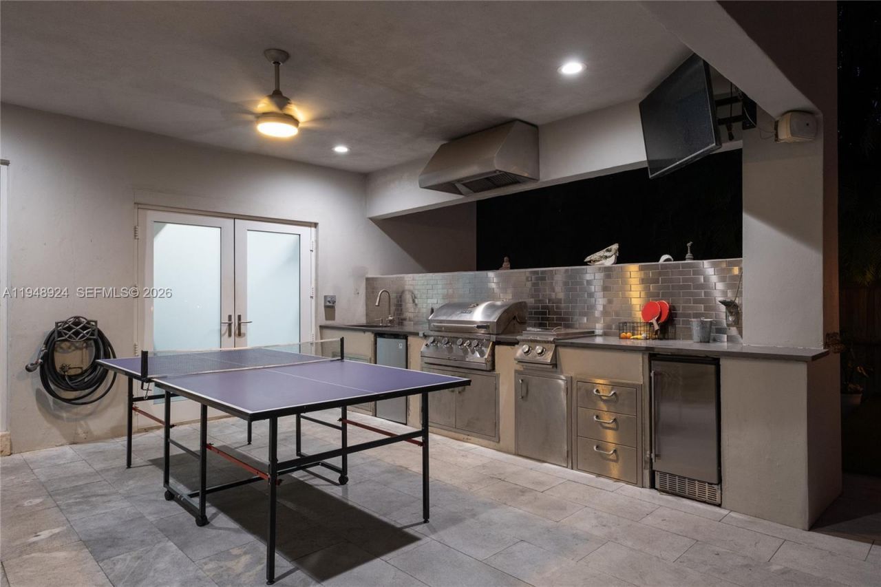 831 NE 109th St, Biscayne Park, FL 33161 Photo