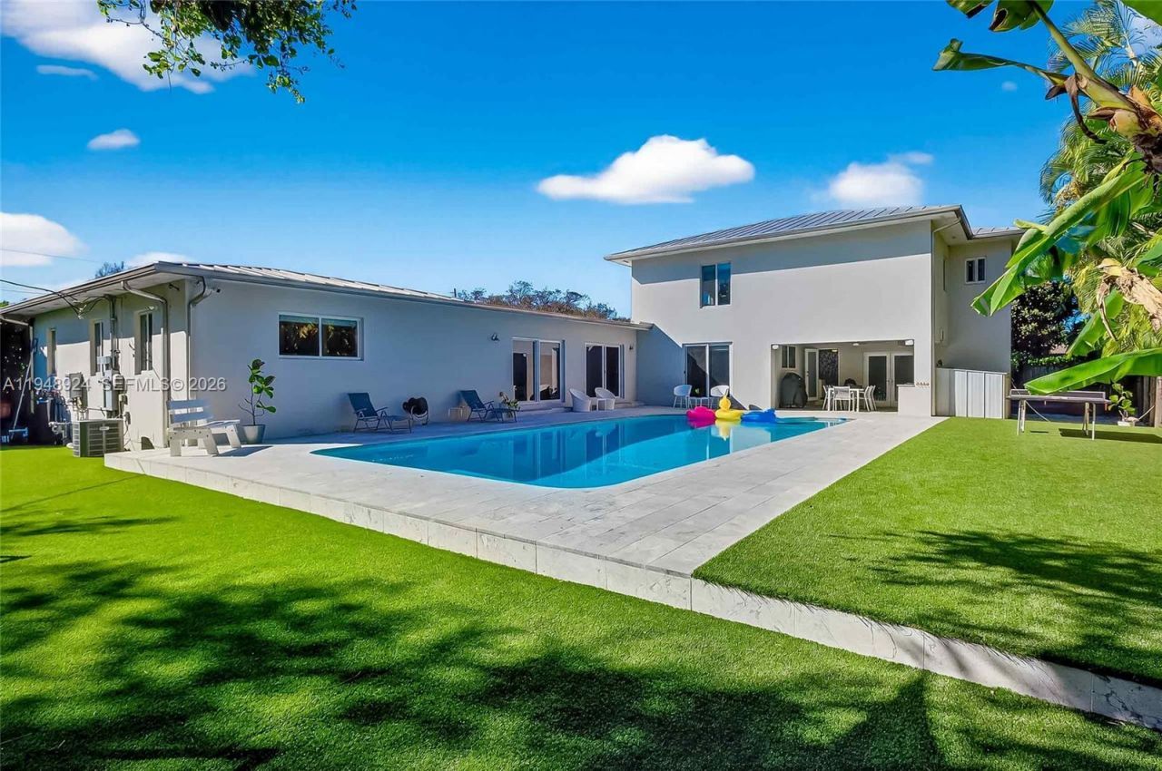 831 NE 109th St, Biscayne Park, FL 33161 Photo