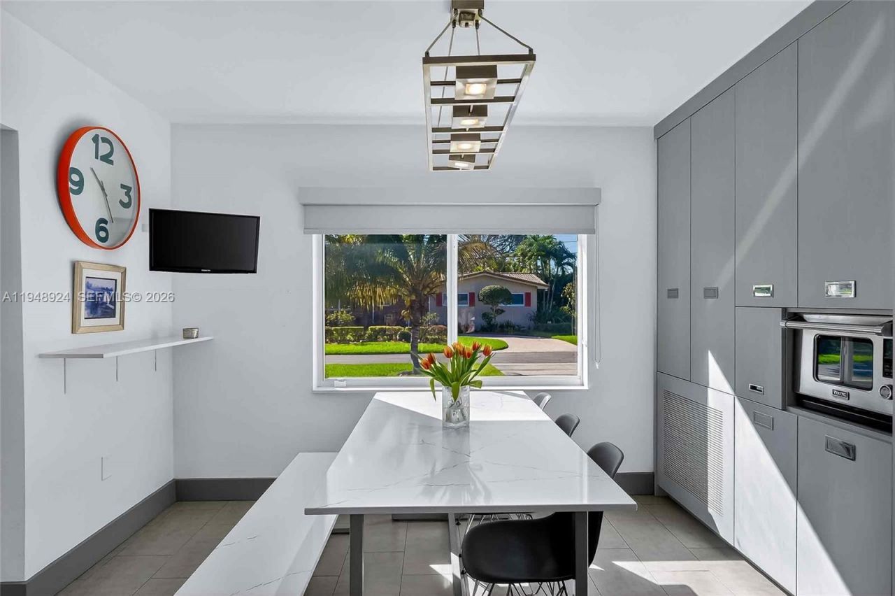 831 NE 109th St, Biscayne Park, FL 33161 Photo