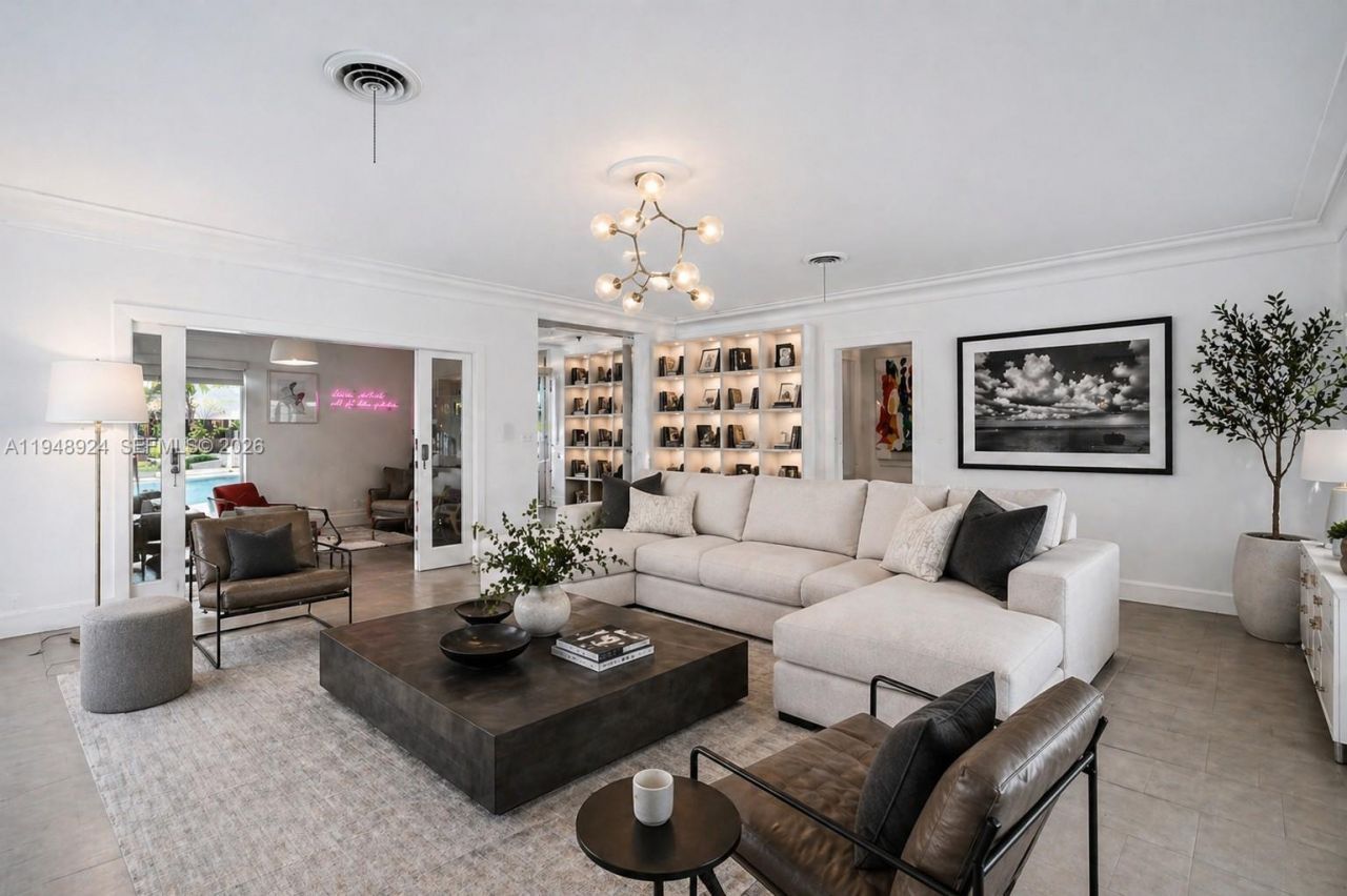 831 NE 109th St, Biscayne Park, FL 33161 Photo