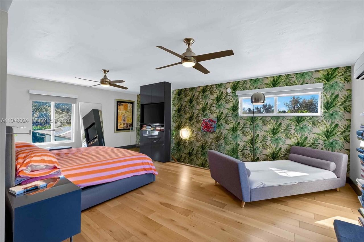 831 NE 109th St, Biscayne Park, FL 33161 Photo