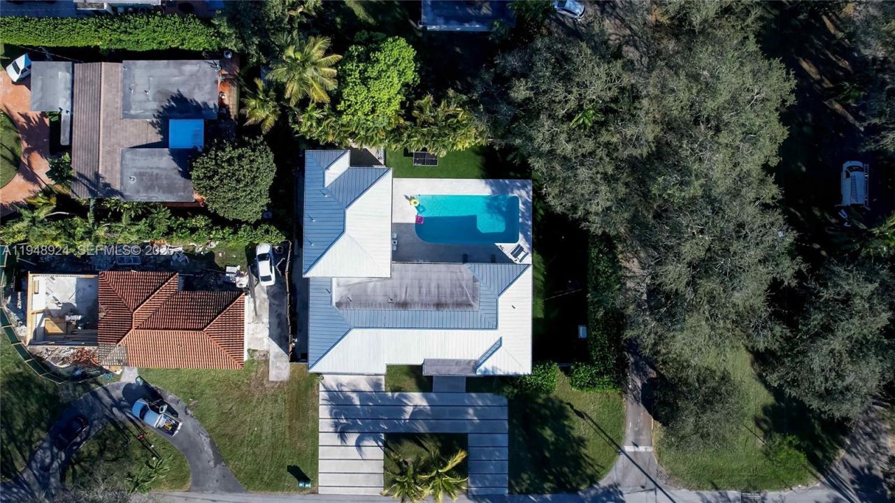 831 NE 109th St, Biscayne Park, FL 33161 Photo