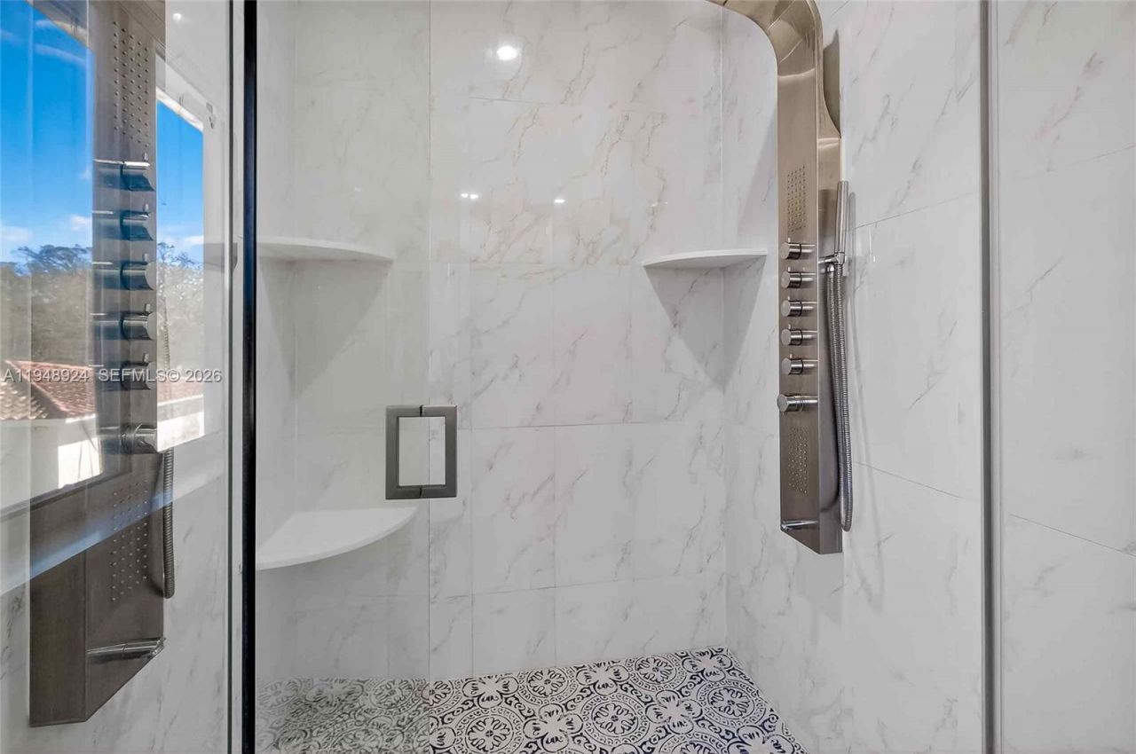 831 NE 109th St, Biscayne Park, FL 33161 Photo