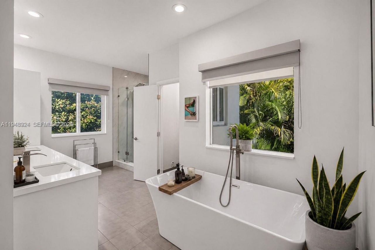 831 NE 109th St, Biscayne Park, FL 33161 Photo