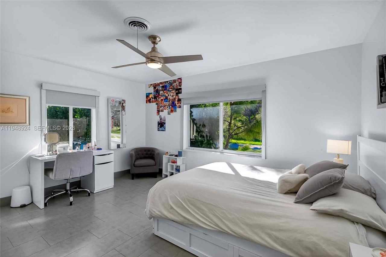 831 NE 109th St, Biscayne Park, FL 33161 Photo