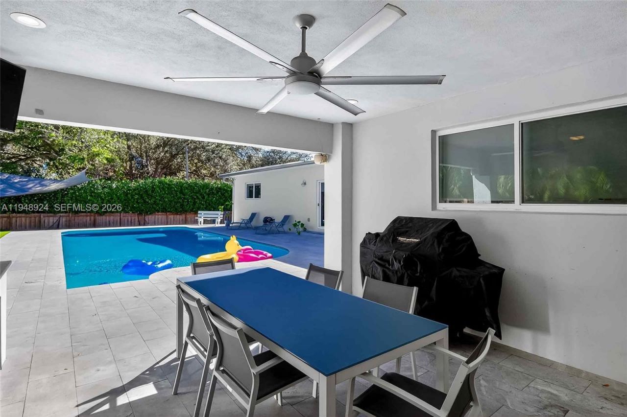 831 NE 109th St, Biscayne Park, FL 33161 Photo