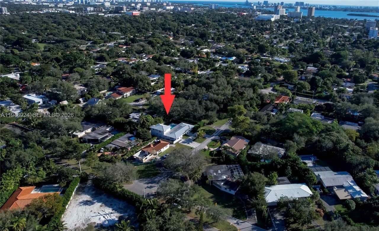 831 NE 109th St, Biscayne Park, FL 33161 Photo