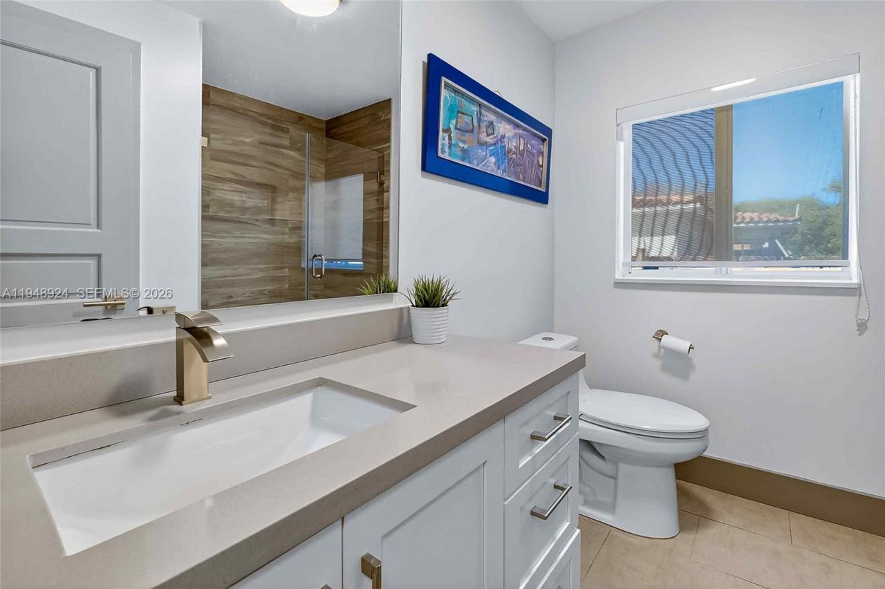 831 NE 109th St, Biscayne Park, FL 33161 Photo