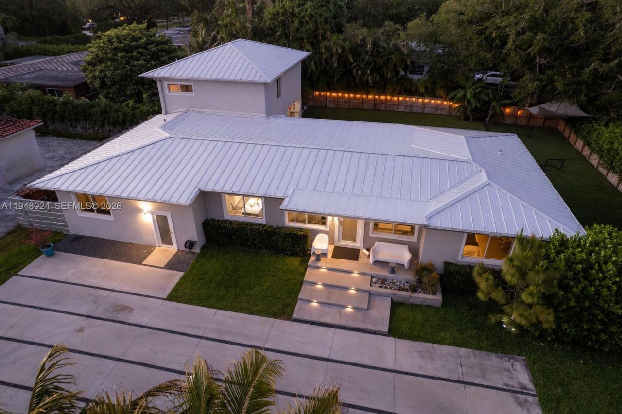 831 NE 109th St, Biscayne Park, FL 33161 Photo