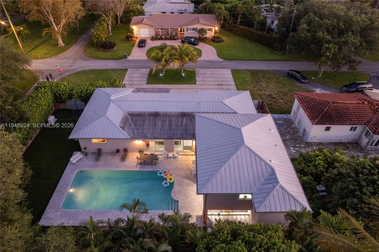 831 NE 109th St, Biscayne Park, FL 33161 Photo