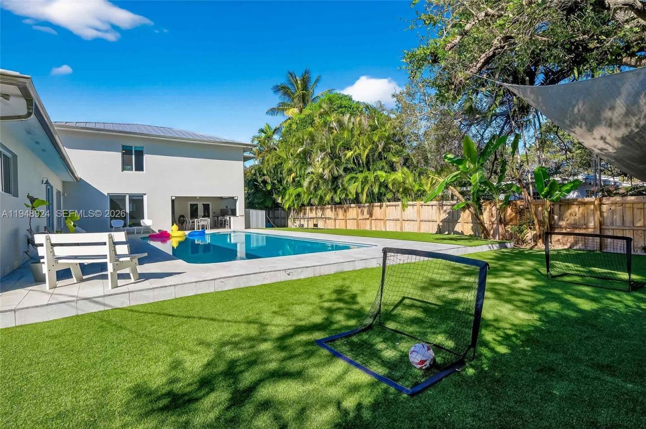 831 NE 109th St, Biscayne Park, FL 33161 Photo