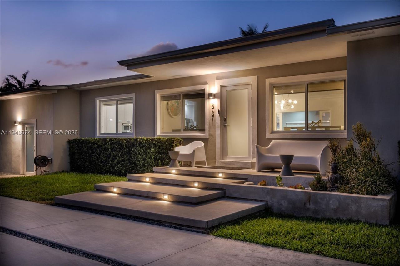 831 NE 109th St, Biscayne Park, FL 33161 Photo