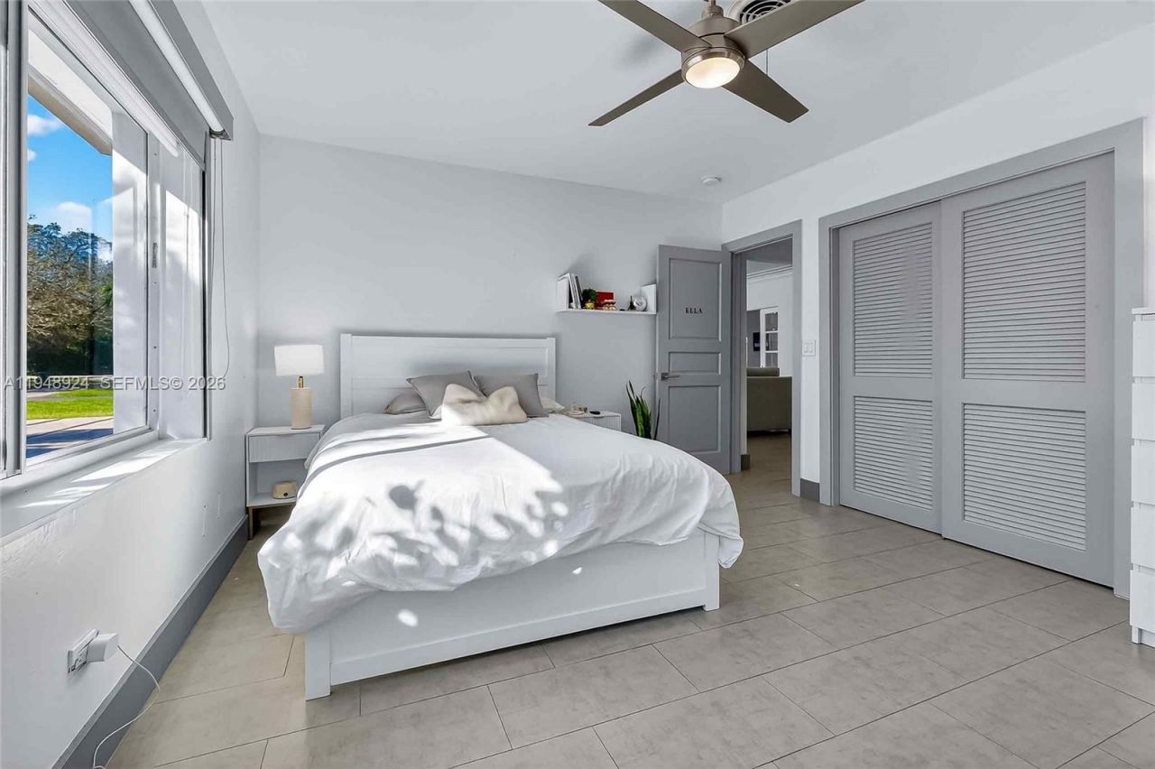 831 NE 109th St, Biscayne Park, FL 33161 Photo