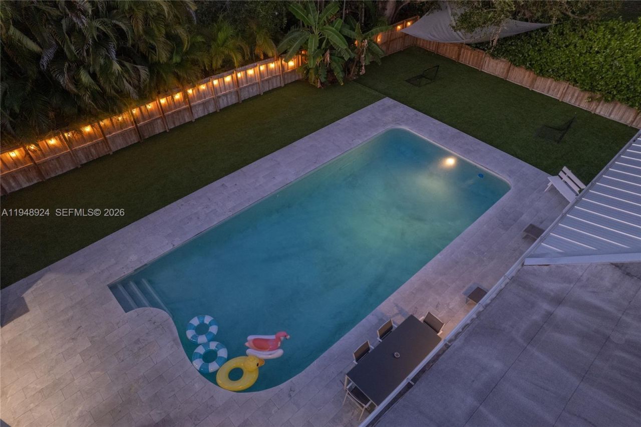 831 NE 109th St, Biscayne Park, FL 33161 Photo