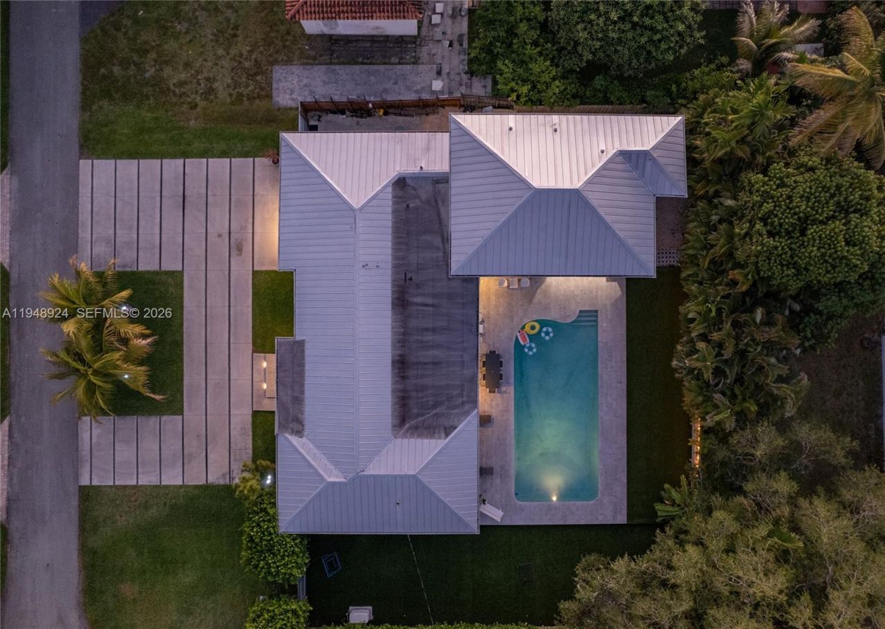 831 NE 109th St, Biscayne Park, FL 33161 Photo