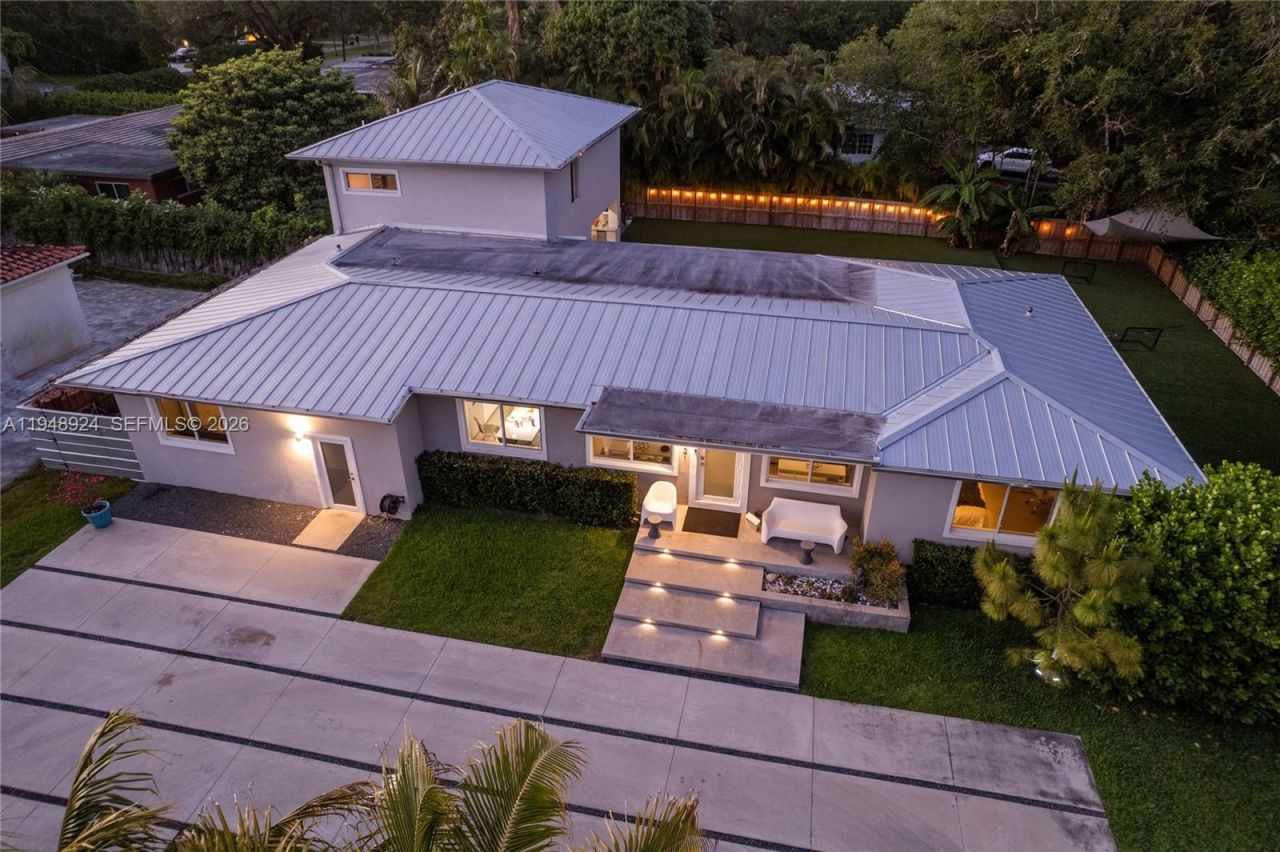 831 NE 109th St, Biscayne Park, FL 33161 Photo