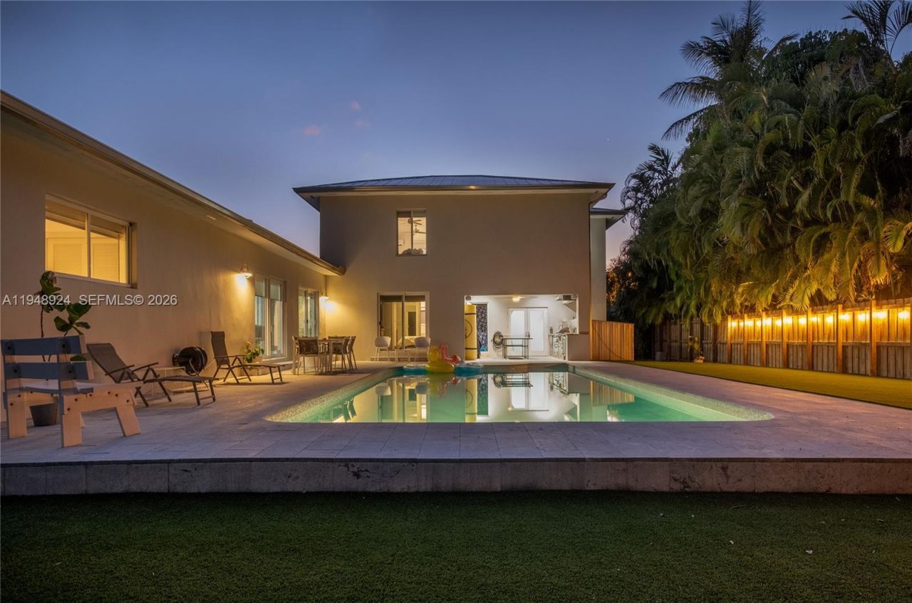 831 NE 109th St, Biscayne Park, FL 33161 Photo