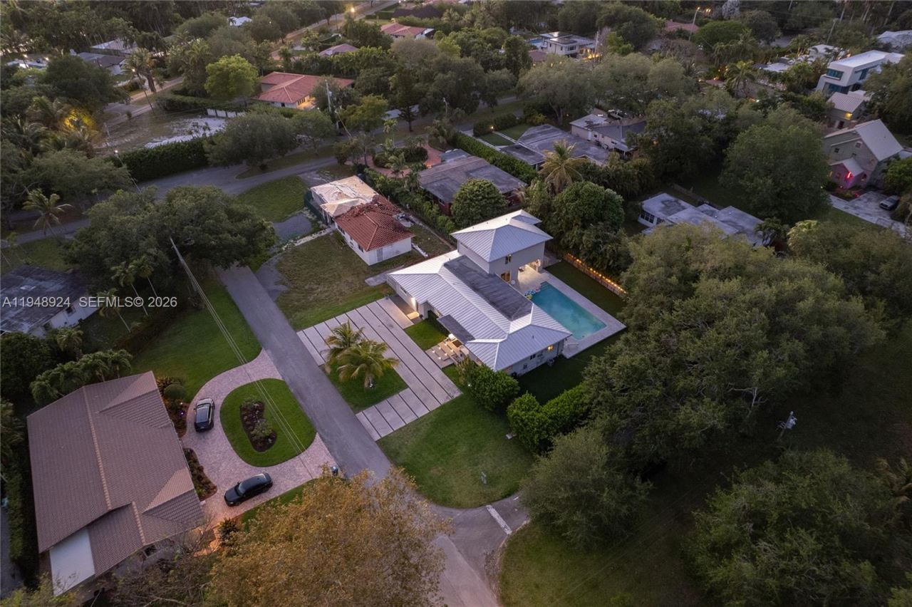 831 NE 109th St, Biscayne Park, FL 33161 Photo