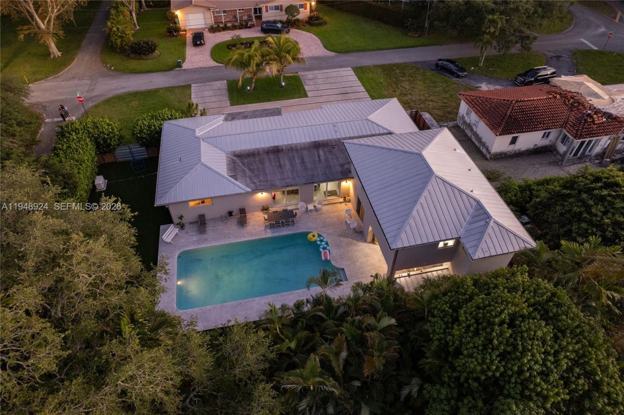 831 NE 109th St, Biscayne Park, FL 33161 Photo