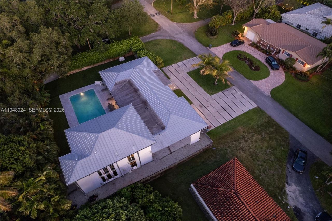 831 NE 109th St, Biscayne Park, FL 33161 Photo