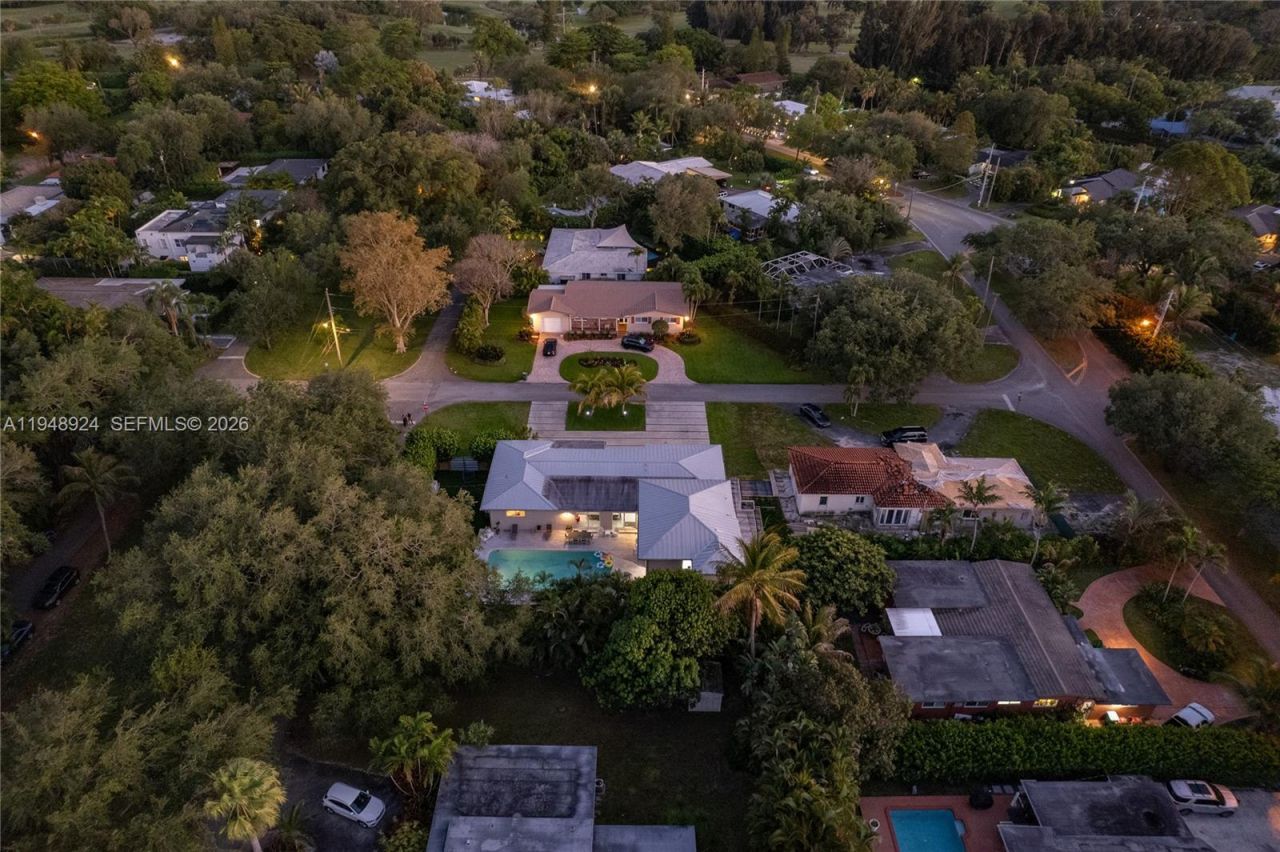 831 NE 109th St, Biscayne Park, FL 33161 Photo