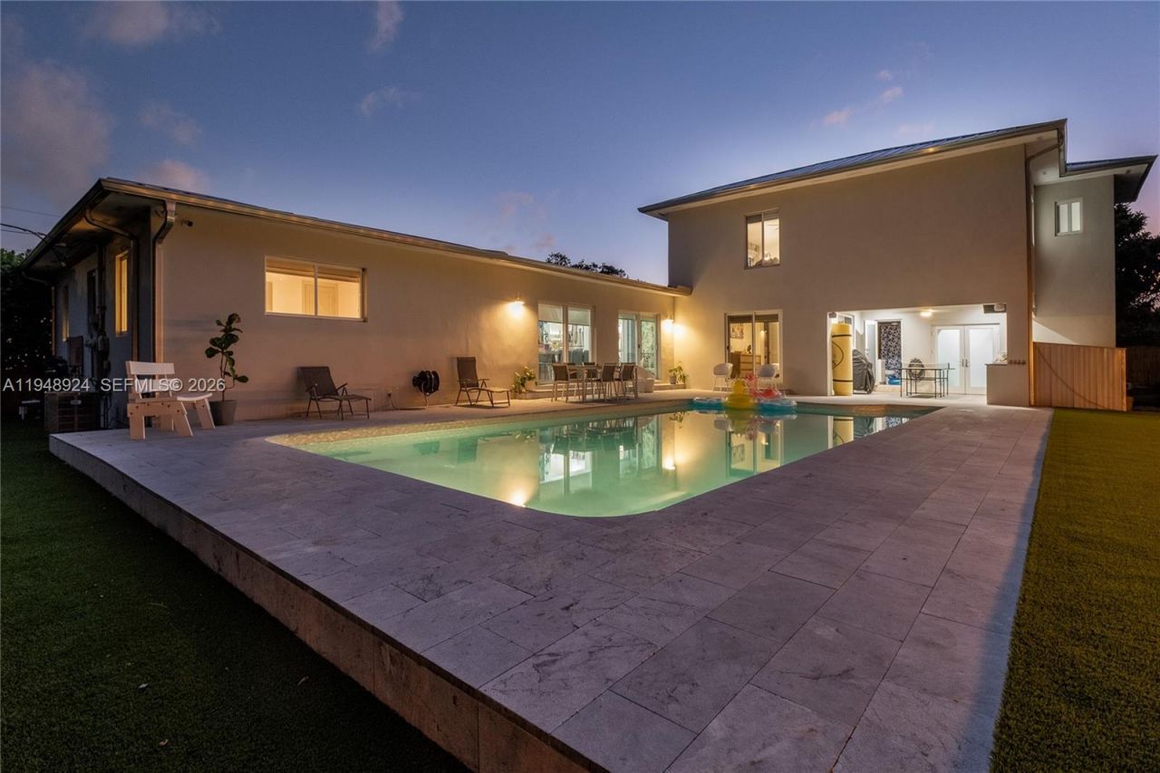 831 NE 109th St, Biscayne Park, FL 33161 Photo