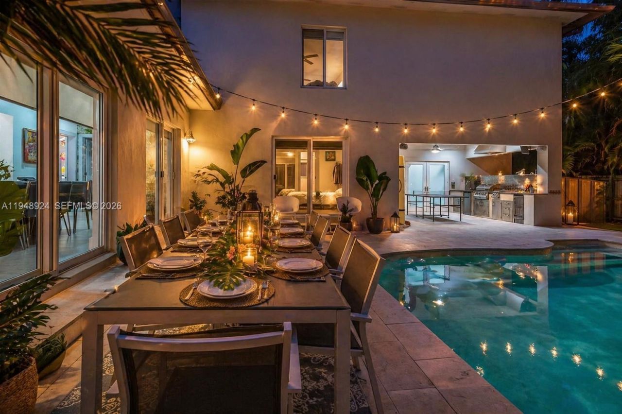 831 NE 109th St, Biscayne Park, FL 33161 Photo