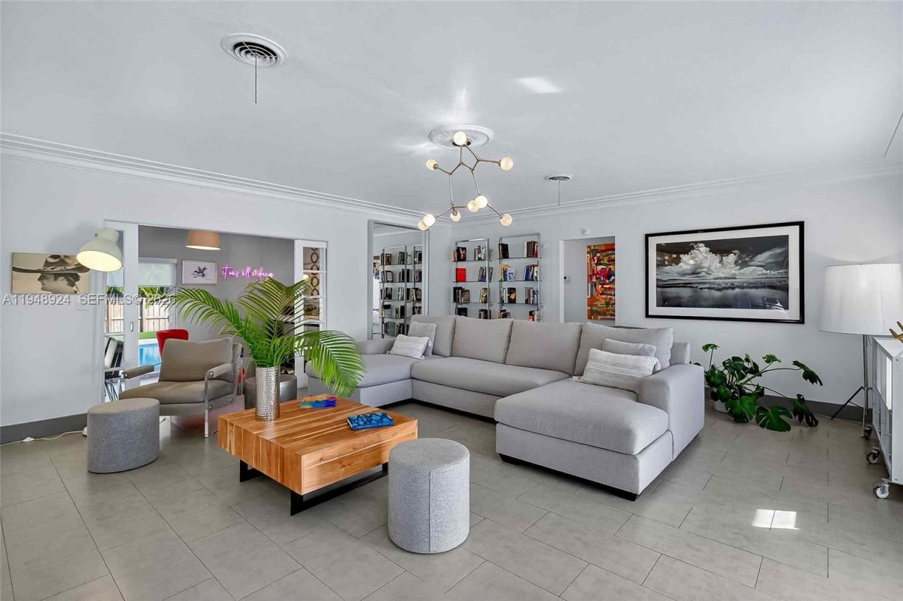 831 NE 109th St, Biscayne Park, FL 33161 Photo